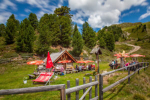 Kalbenalm (2.117m), Hütten und Almen im Pitztal, Jerzens - Kalbenalm (2.117m), huts and alpine partures in Pitztal, Jerzens_TVB Pitztal_Chris Walch (Breonix Foto+Design)_Jerzens