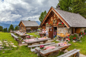 Kalbenalm (2.117m), Hütten und Almen im Pitztal, Jerzens - Kalbenalm (2.117m), huts and alpine partures in Pitztal, Jerzens_TVB Pitztal_Chris Walch (Breonix Foto+Design)_Jerzens-2